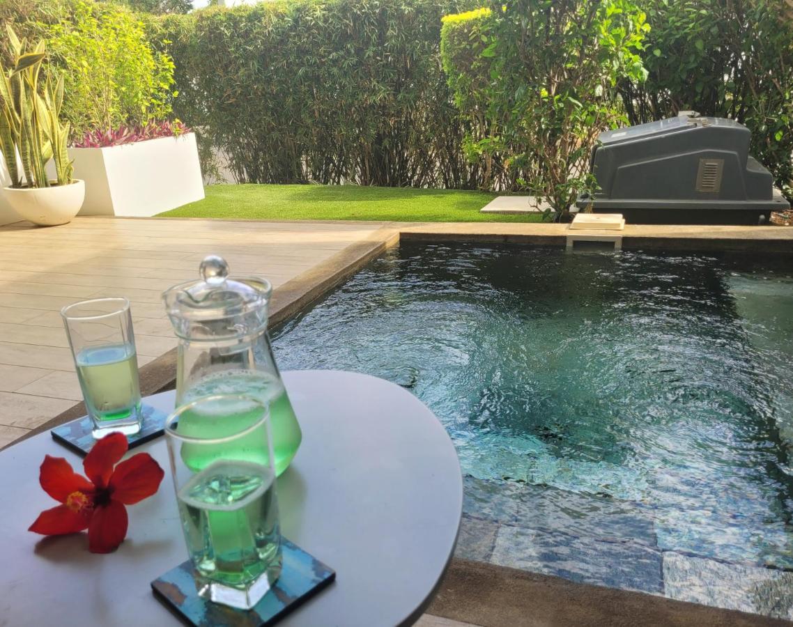 Villa Latitude - With Private Plunge Pool à Rivière Noire Extérieur photo